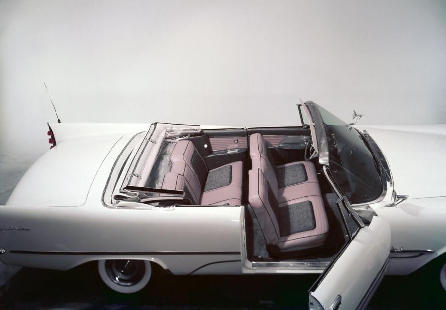Интерьер DeSoto Fireflite Convertible (S26) 1957 года  (фото 1 из 4)